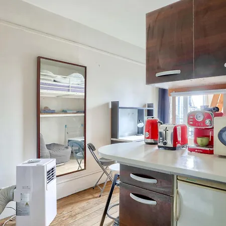 Studio Avec Espace De Travail A 2 Min Du Metro Apartment *