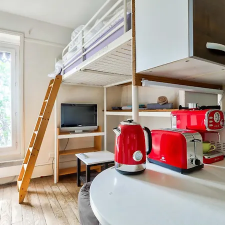 Studio Avec Espace De Travail A 2 Min Du Metro Paris